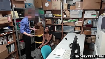 18-тилетняя азиатская школьница шпилится с учителем
